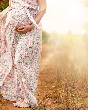 femme enceinte dans la nature