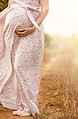 femme enceinte dans la nature