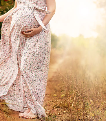 femme enceinte dans la nature