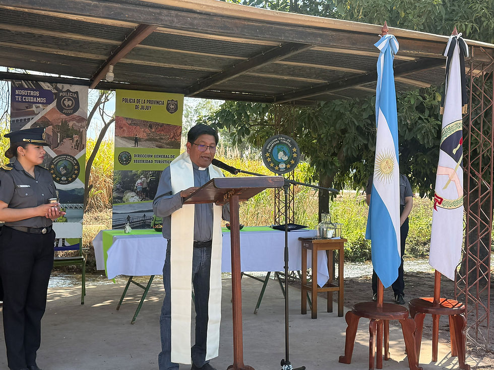 La bendición del sacerdote Hèctor Martinez