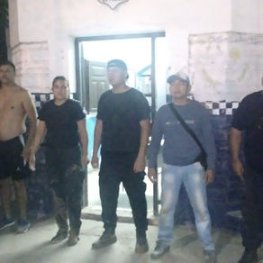 El Talar. Rescataron a un Padre y su hijo en el medio de una crecida de río.