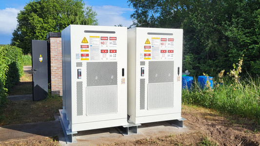 Twee buitenopstellingen van Elektro Bergmans
