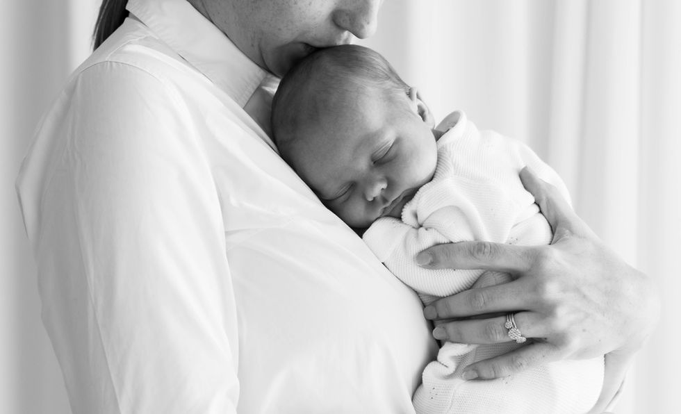 baby fotoshoot thuis met zacht licht in België