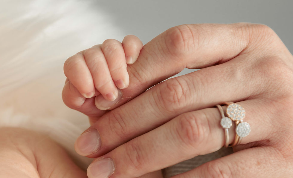 Newborn fotoshoot in studio in Deinze met zacht licht