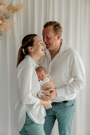 baby fotoshoot thuis met zacht licht in België