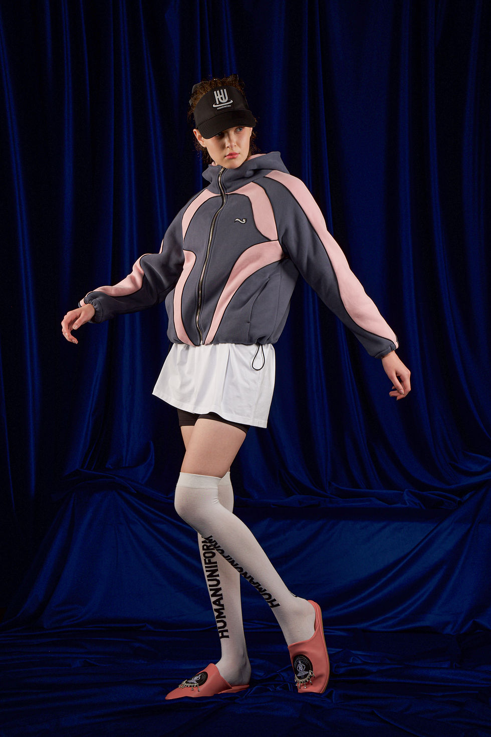 Thumbnail: 盾式分割双面拉链帽衫 Pipe Trimmed Reversible Zipper Hoodie