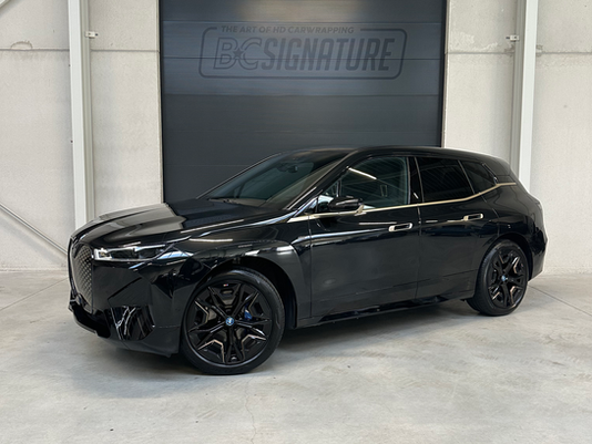 De BMW iX M60: Een Stralende Upgrade met XPEL Lakbescherming