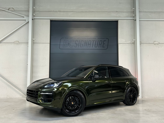 Transformeer je Porsche Cayenne met een Opvallende PWF Olea Green Carwrap