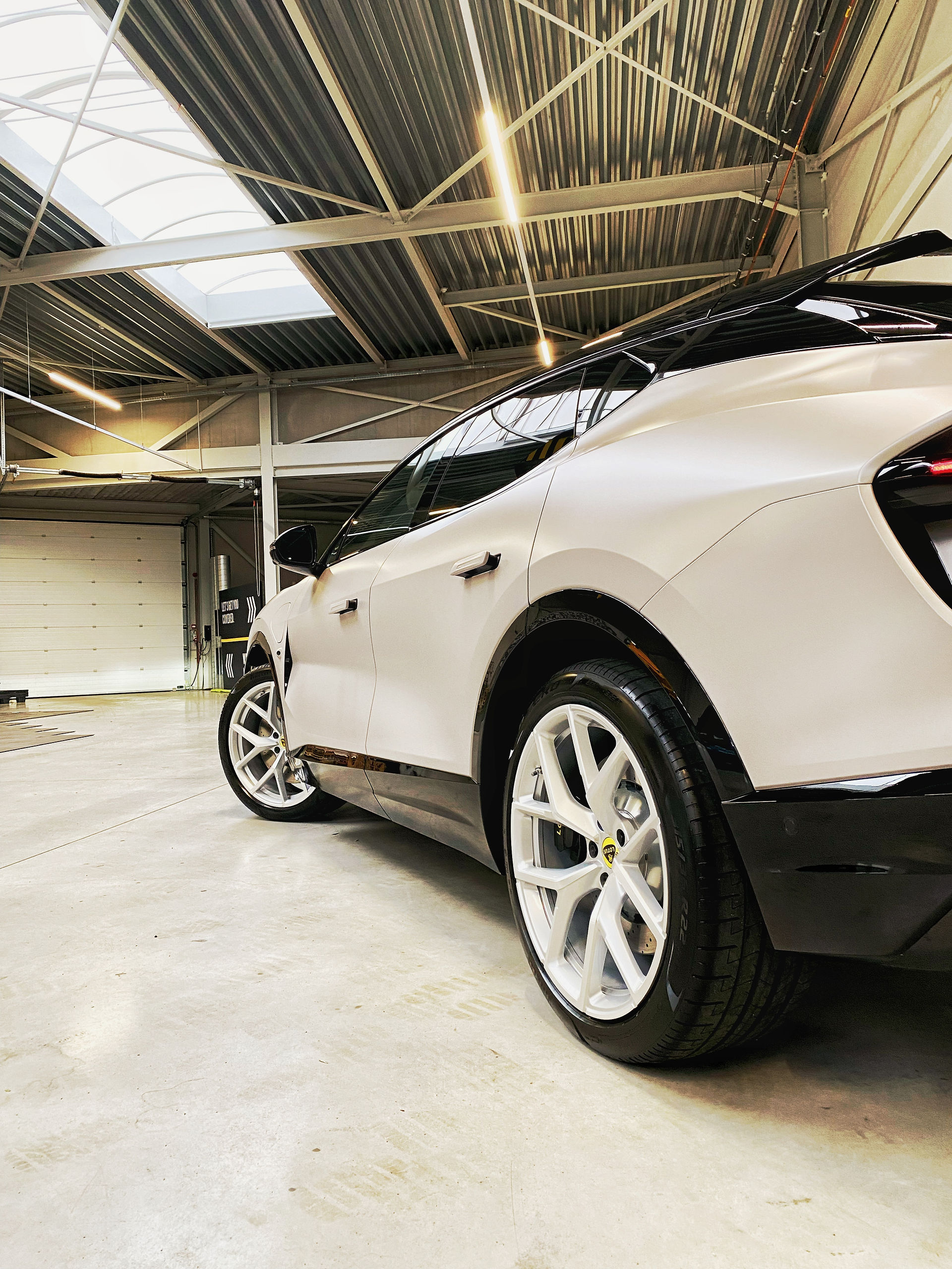 Lotus Eletre S Kaimu Grey XPEL stealth lakbescherming by BC Signature
