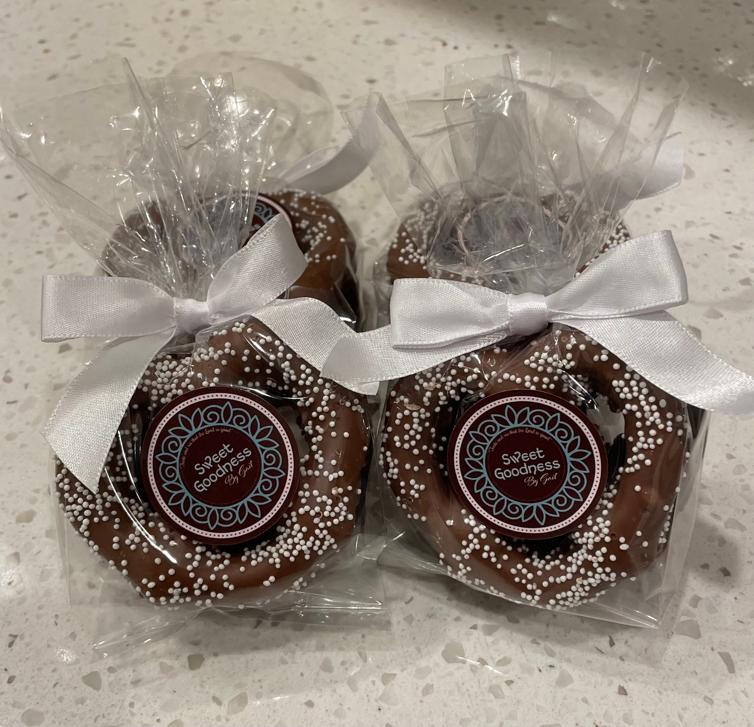 3-Piece Pretzel Bag w/Bow