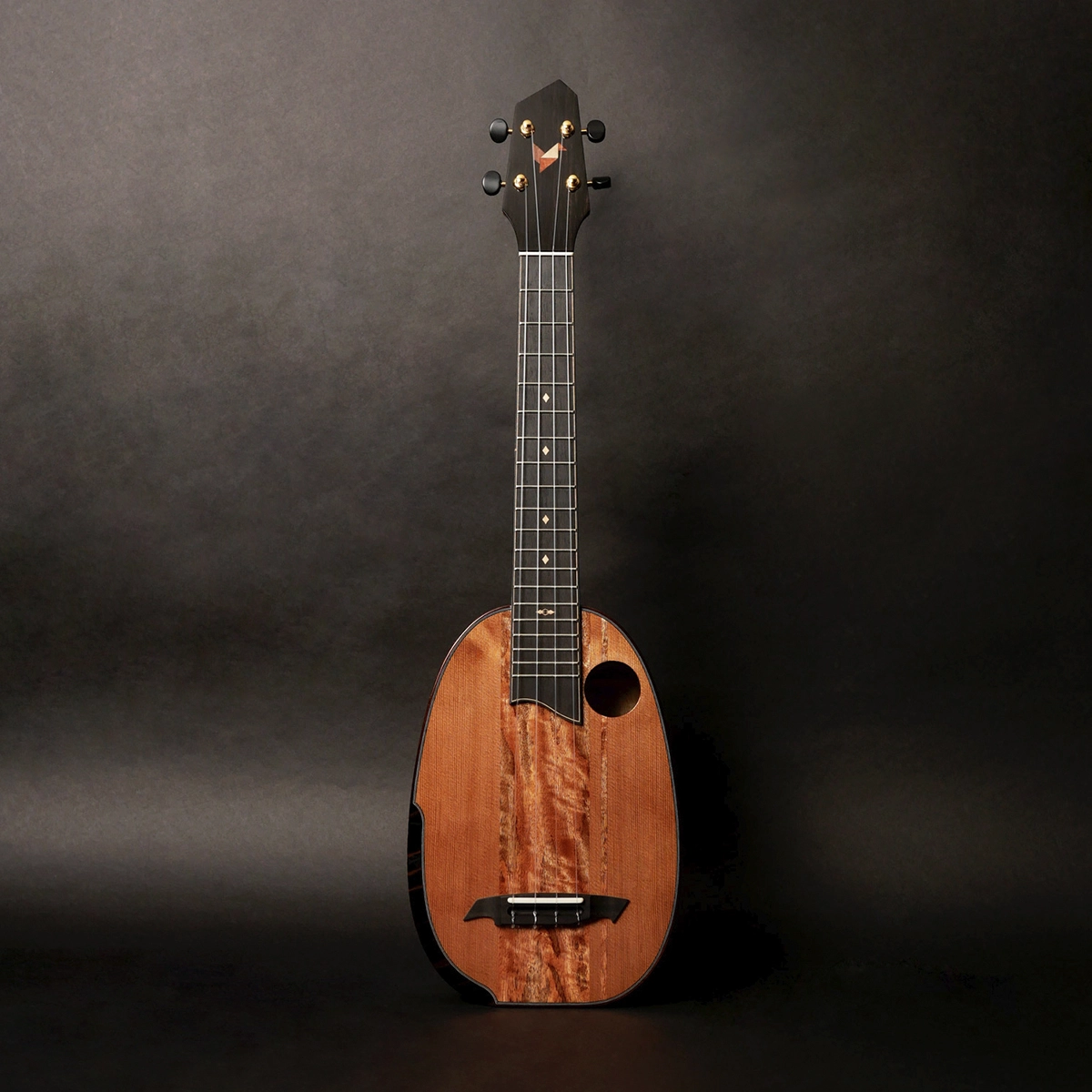 : Red cedar / Mango