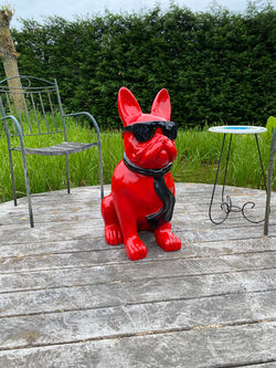 sculptures paradise zittende bull xl met bril rood