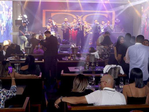 Urbanda en Concierto: Una Noche de Éxito en Carro Café, New Jersey