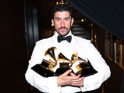 Bad Bunny hace historia en los Grammy 2026: el mundo entero a sus pies