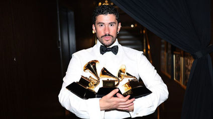 Bad Bunny hace historia en los Grammy 2026: el mundo entero a sus pies