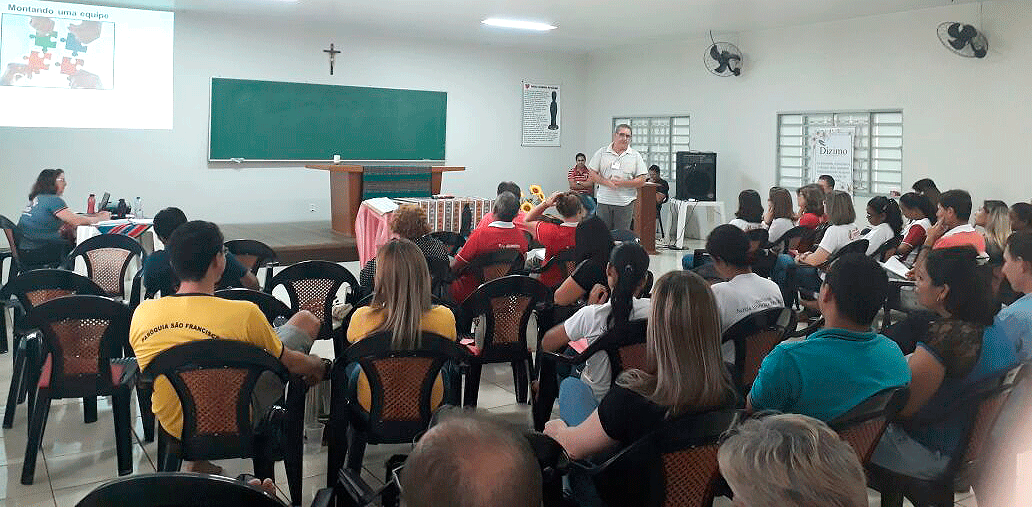 Reunião com lideranças.gif