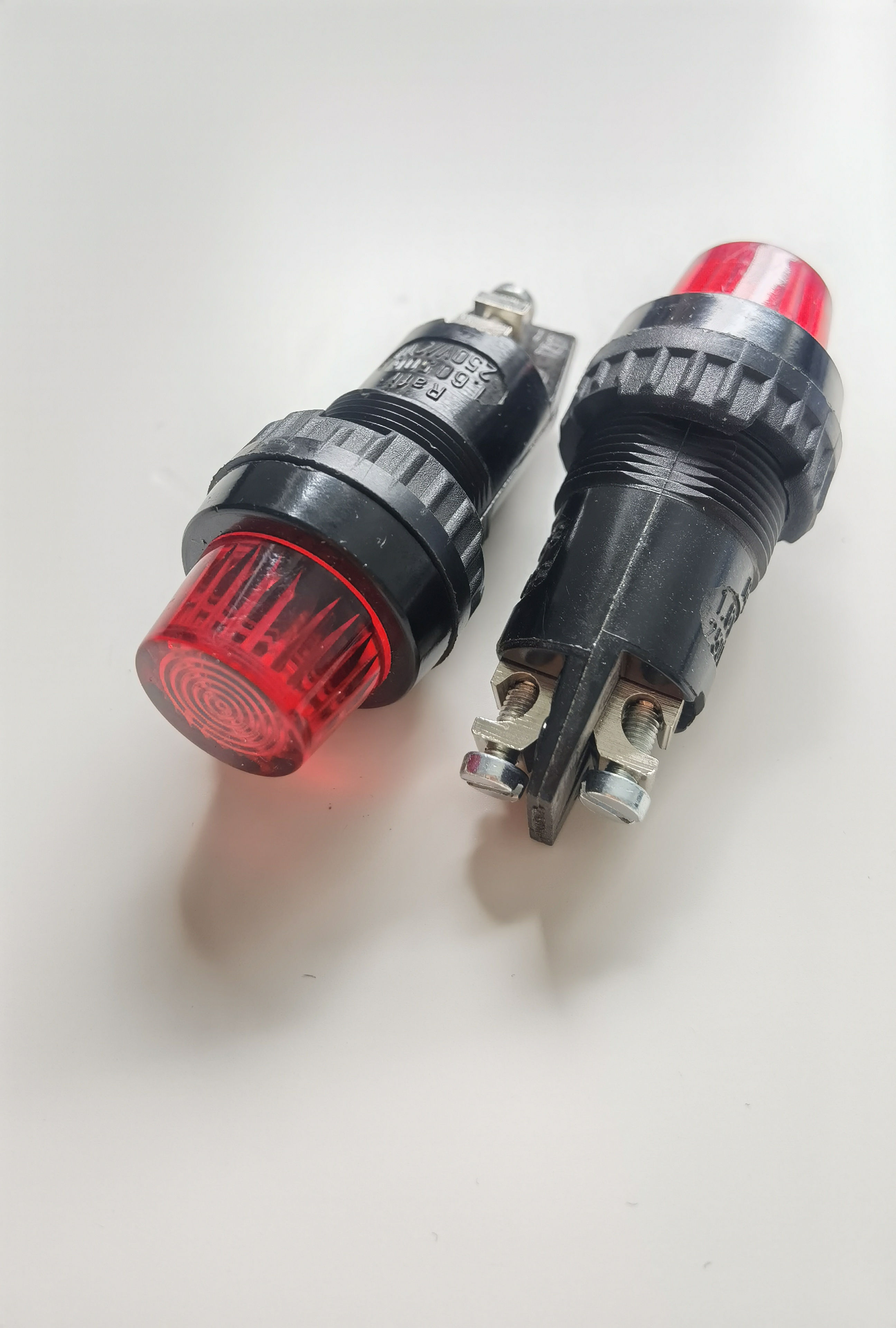 Indicator Light (without lamp) 250V 2W red