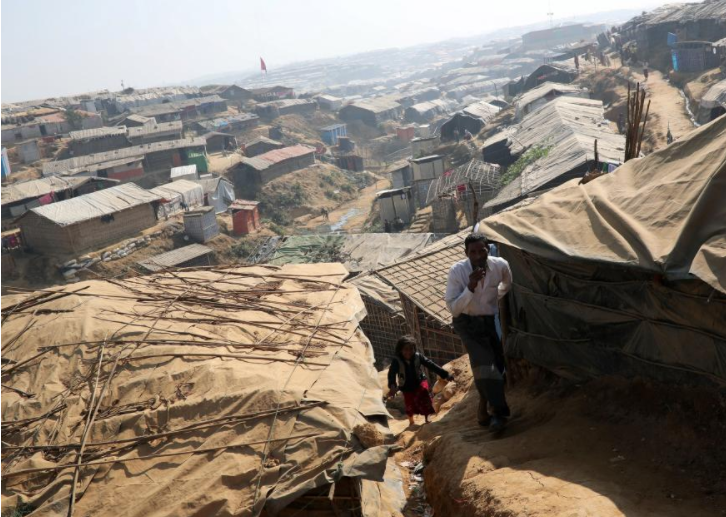 Rohingya refugees walk along the Kutupalong refugee camp in Cox's Bazar, Bangladesh, January 21, 2018. REUTERS/Mohammad Ponir Hossain