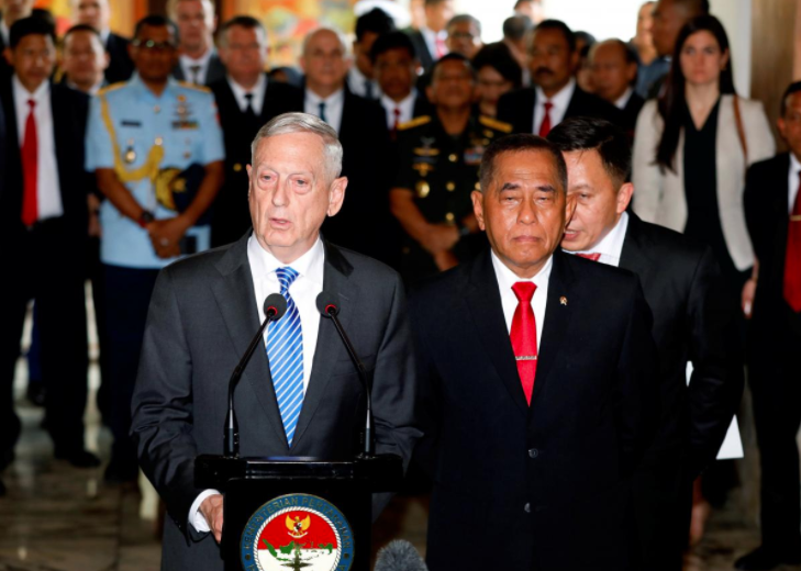 Visiting U.S. Secretary of Defense Jim Mattis and Indonesia's Defence Minister Ryamizard Ryacudu address the media at the Defence Ministry in Jakarta, Indonesia January 23, 2018. REUTERS/Darren Whiteside