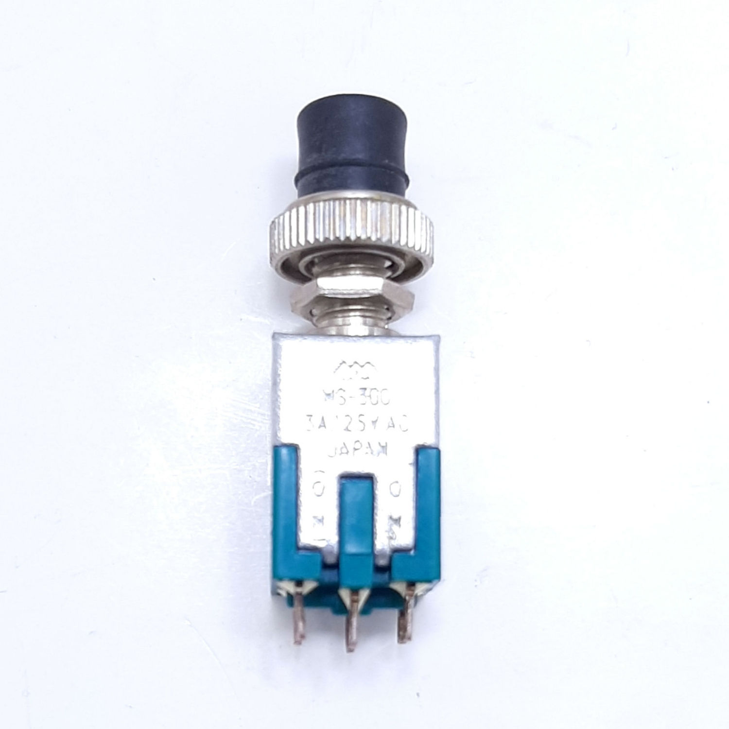 Push Button 125V 3A Panel Mount