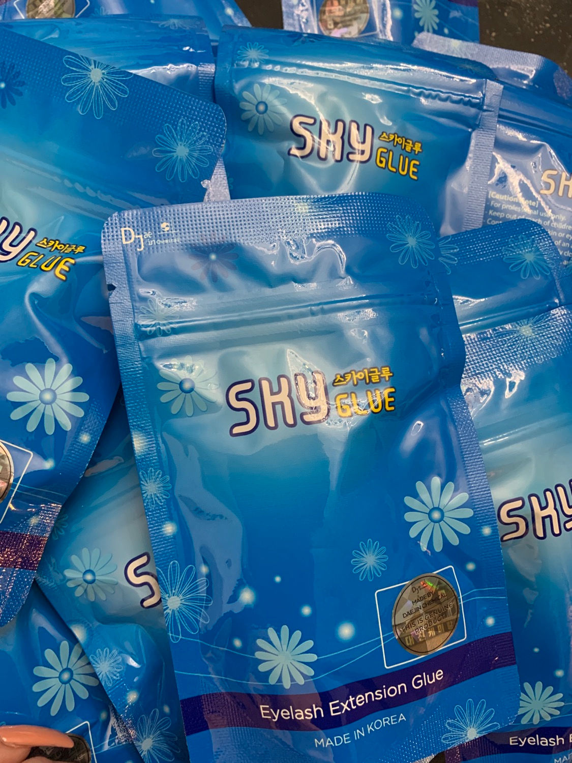 Sky Glam Glue Red Top