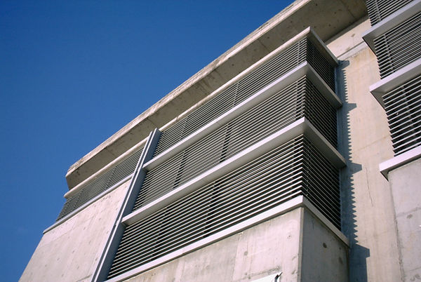 曽官澳デポ ルーブル香港