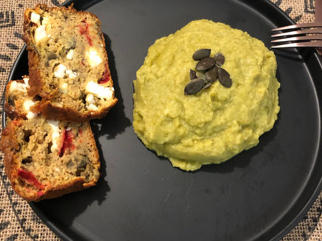 Cakes aubergines tomates fêta & purée de pois cassés aux légumes