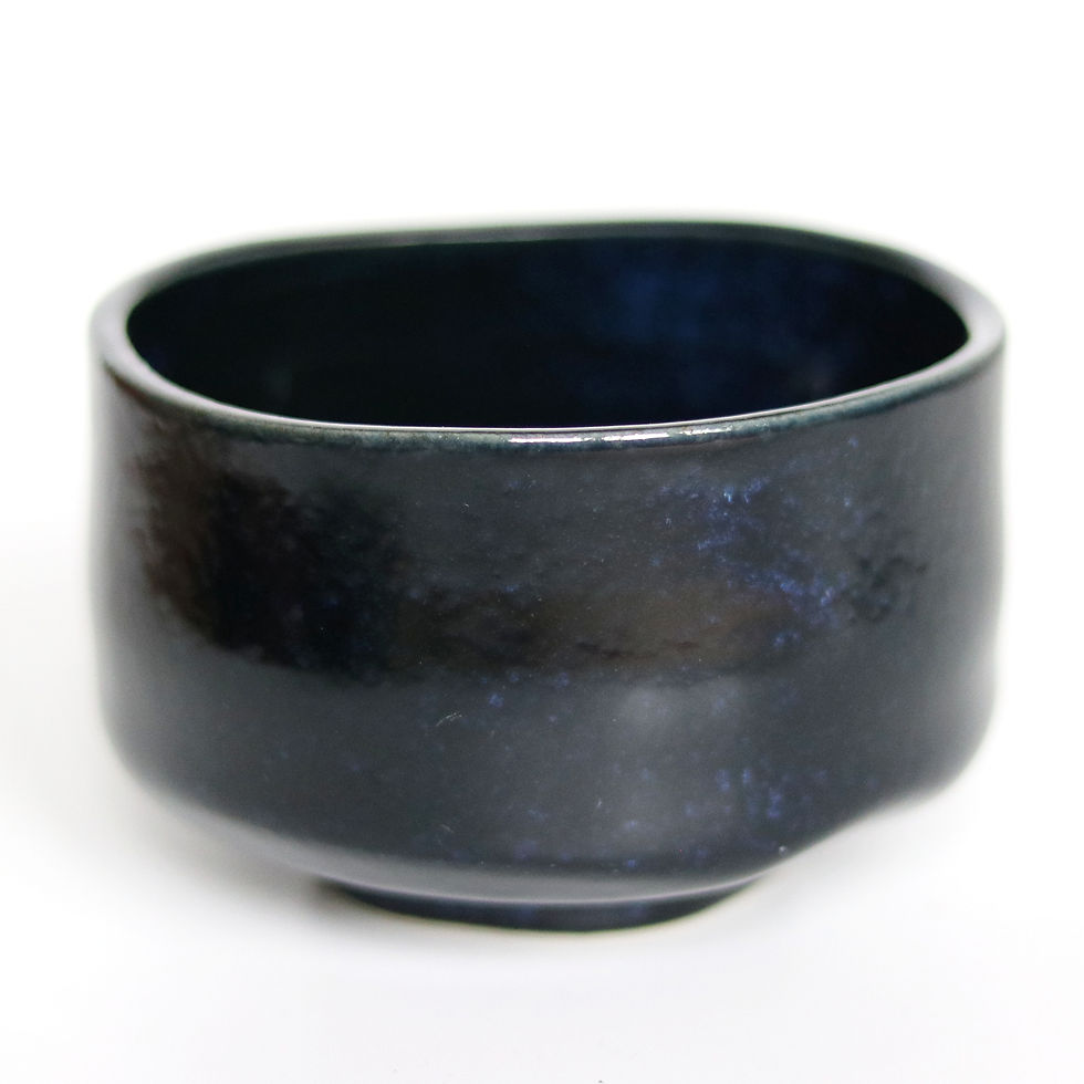 Chawan Tatsuki | bol à matcha artisanal | Japon | bleu nuit reflets bleus