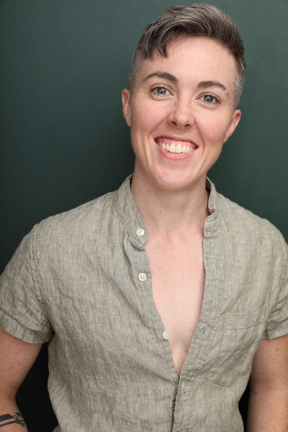 Eli Lynn headshot GREEN