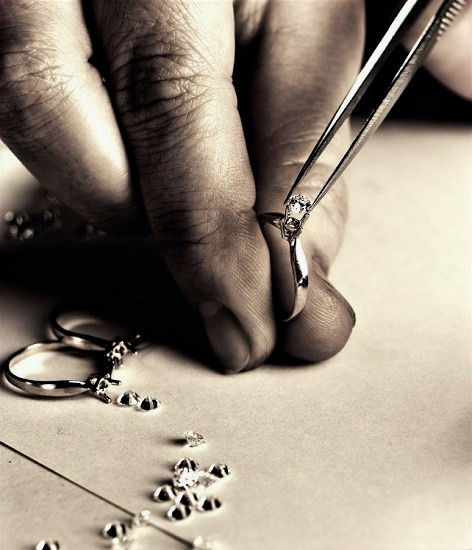 The Craftsmanship of Local Jewellers: The Art Behind Custom Jewellery