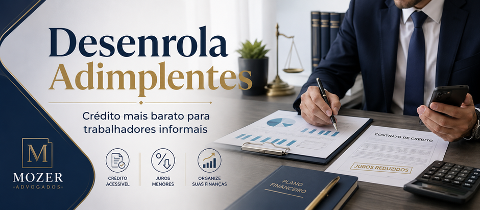 Advogado analisando contrato de empréstimo, planejamento financeiro, crédito pessoal e renegociação de dívida para trabalhador informal.