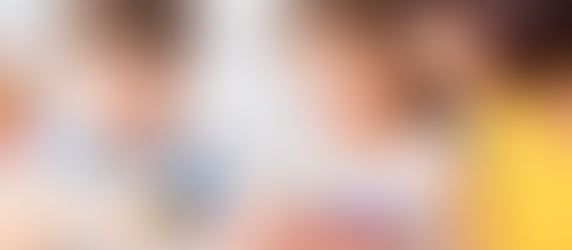 Mãe abraçando seu filho autista, representando o direito ao benefício assistencial BPC LOAS concedido pelo INSS