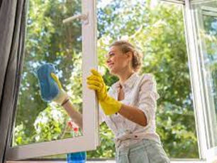 DIY Homeowner window cleaning