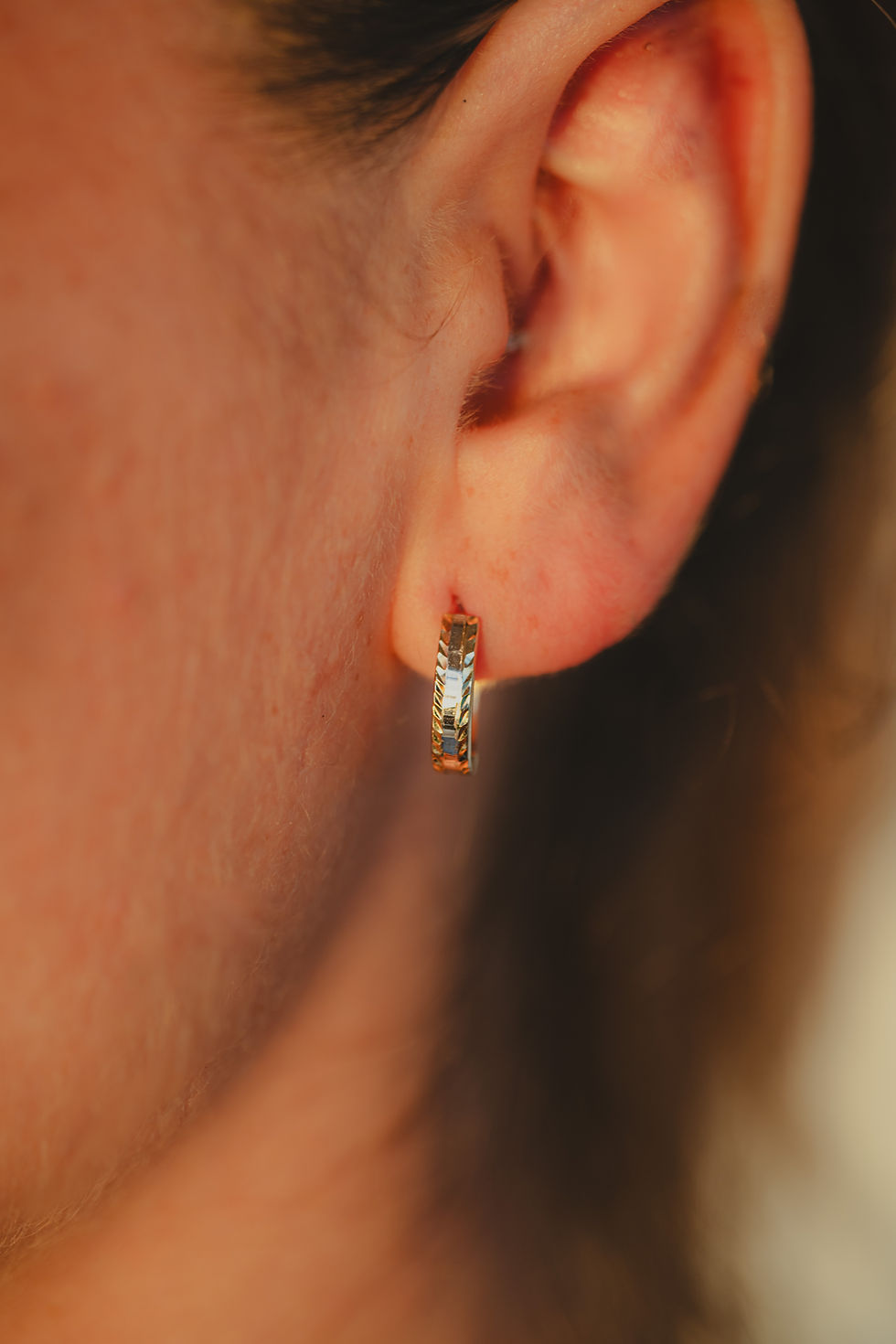 Thumbnail: Oval Gold Hoop Earrings