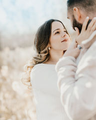 Photographe couple sion, séance photo couple valais, shooting amoureux suisse, photo romantique plein air er en studio, séance engagement sion, photographe extérieur valais, couple amoureux hiver, portrait couple artistique, photo de couple créative, studio F2.8, ArtVisionPhotoCH