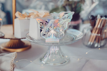 Photographe mariage sion, séance photo mariage valais, shooting couple mariés suisse, photo mariage artistique, reportage mariage sion, photographe cérémonie suisse, photo mariage studio F2.8, portrait mariés romantique, shooting mariage extérieur et en studio sion valais suisse, photographie mariage élégante, Art Vision Photo.