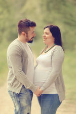 Photographe grossesse sion, séance photo maternité valais, shooting future maman suisse, photo grossesse artistique, séance maternité studio F2.8, portrait femme enceinte sion, photographe grossesse extérieur valais, photo maternité en studio, séance photo femme enceinte élégante, Art Vision Photo CH