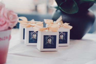 Photographe mariage sion, séance photo mariage valais, shooting couple mariés suisse, photo mariage artistique, reportage mariage sion, photographe cérémonie suisse, photo mariage studio F2.8, portrait mariés romantique, shooting mariage extérieur et en studio sion valais suisse, photographie mariage élégante, Art Vision Photo.