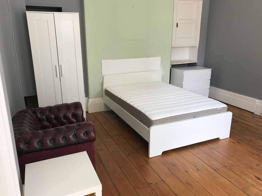 Bron Derw Front Rm 2 (2)