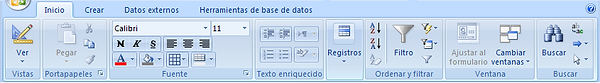 La ficha Inicio permite todas las opciones de edición y formato de textos, cambiar entre las diferentes vistas que tienen los objetos de la base de datos, buscar, ordenar y filtrar información, operar con registros, etc.