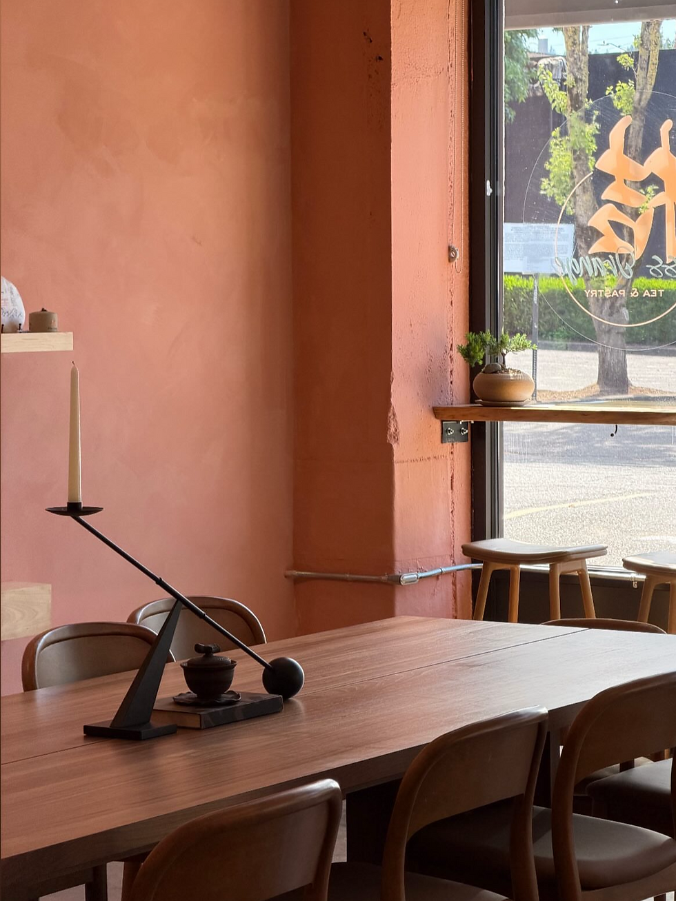 teahouse community table