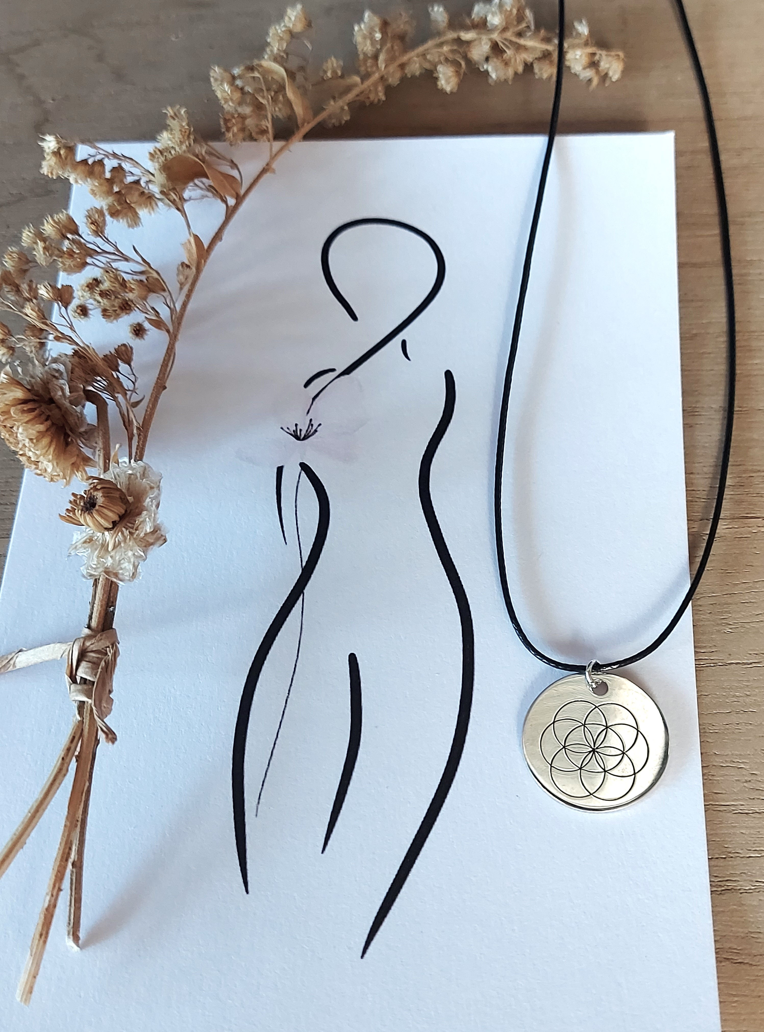 שרשרת חריטה איור אישה - זרע החיים