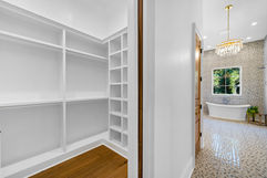 24 Walk in Closet.jpg