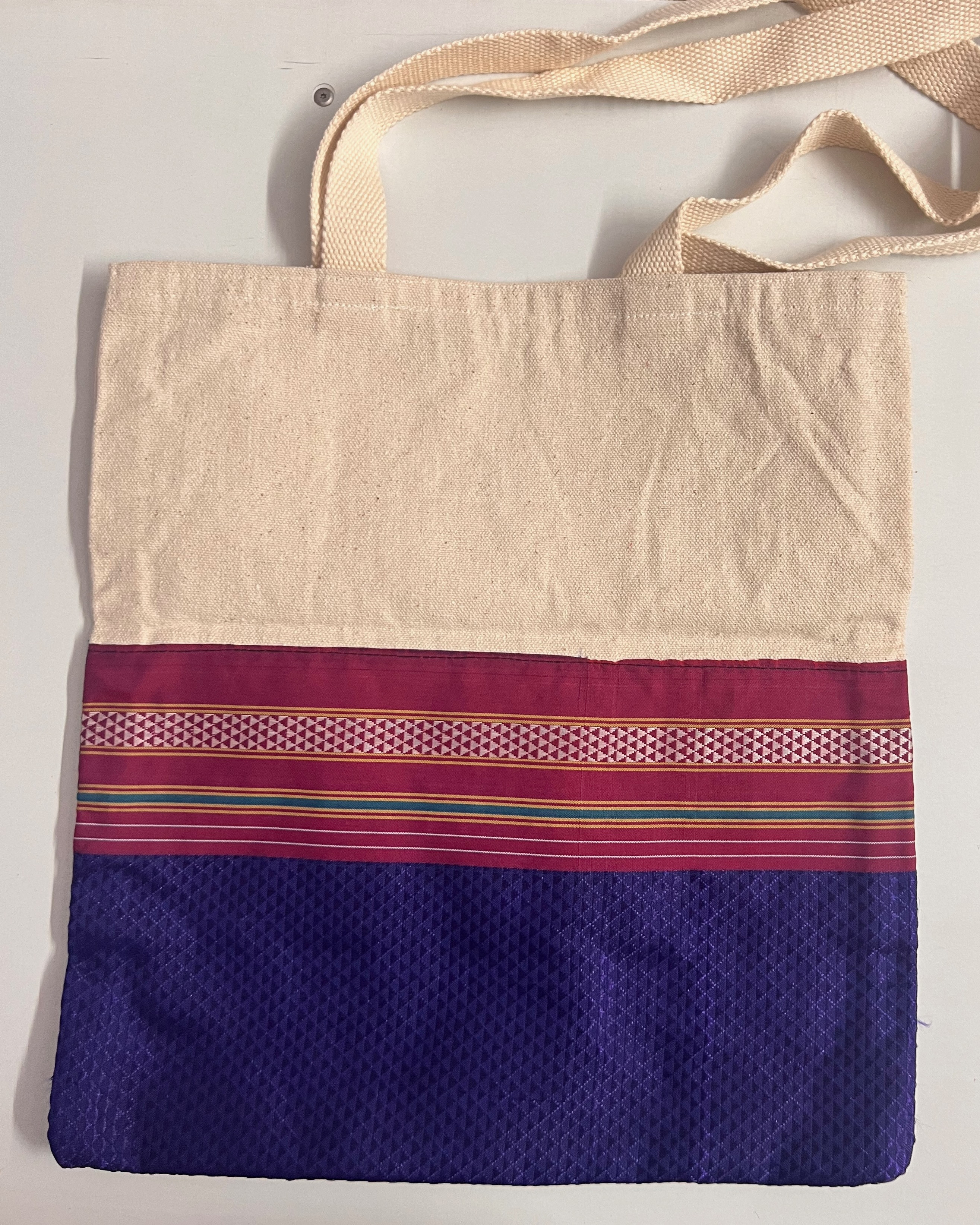 Gift Tote bag with half pattern