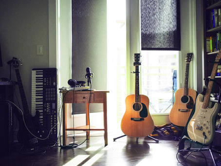 Guitar vs Piano : Which Should You Learn First?