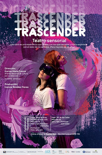 Afiche promocional de la obra de teatro sensorial Trascender. Tiene la información de las fechas, horas y lugar en que se presentó, así como la información de contacto. El fondo simula una pintura con colores morados y hay una foto de dos mujeres vestidas con una blusa blanca que están espalda con espalda y una de ellas lleva un visor que tapa sus ojos.
