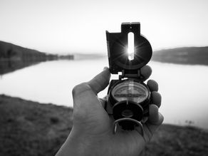 La Estrella del Norte y los OKRs: El secreto de la alineación en tu organización