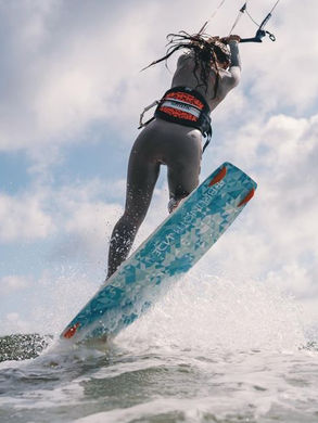 kitesurf sessie Oostende Westende beste kitesurfschool van België F-one kitesurf Icarus  indra leer kitesurfen Salty kitesurfschool Westende Oostende IKO kitesurfschool