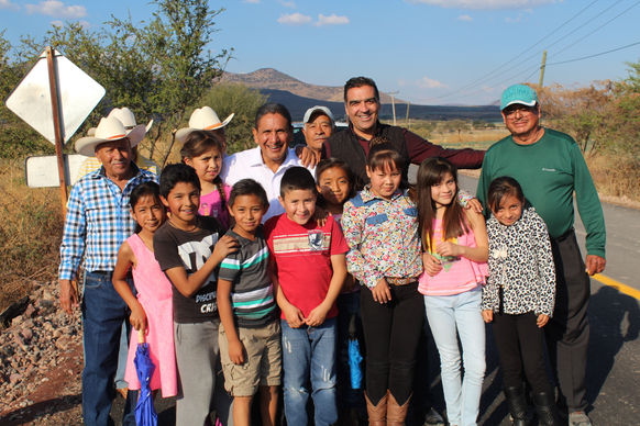 INAUGURAN CALLE DE ACCESO
A LA COMUNIDAD BUENAVISTA DE CORTÉS