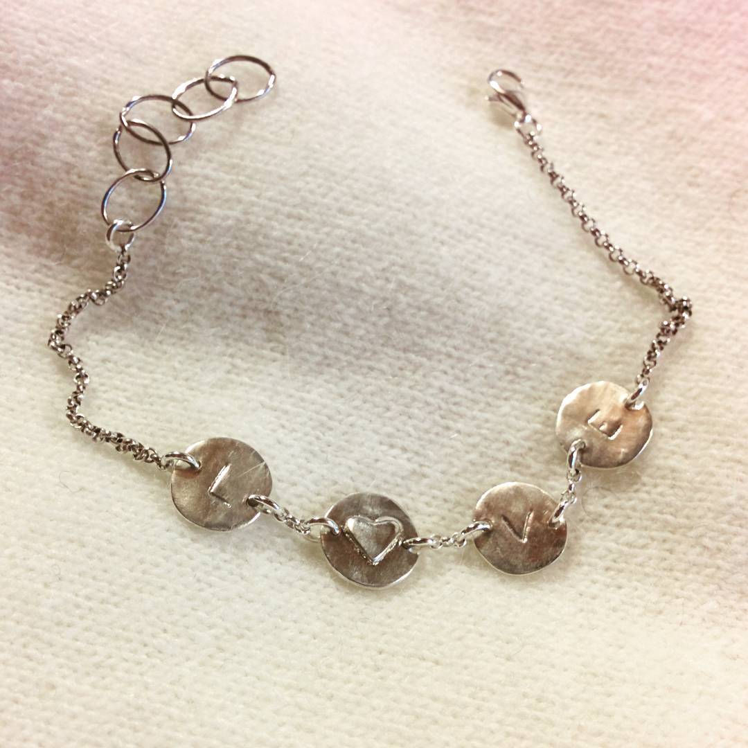 gioielli artigianali, collana, bracciale, argento, bronzo, piastrine, incisioni